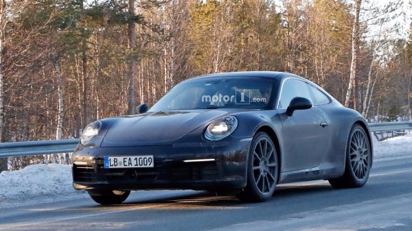 Porsche 911 нового поколения попал в объективы фотошпионов