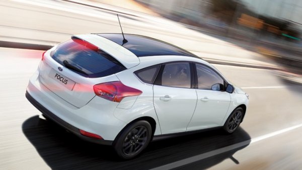 В России стартовали продажи Ford Fiesta и Focus в комплектации White and Black