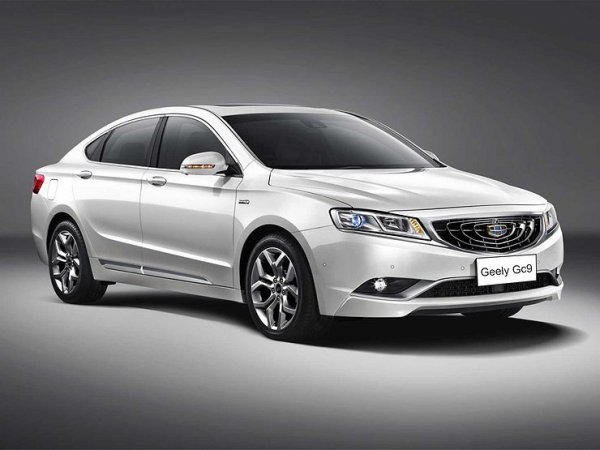 Россияне покупают бизнес-седан Geely Emgrand GT в топовых версиях