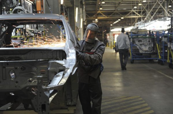 Nissan начал экспорт в Европу бамперов российского производства