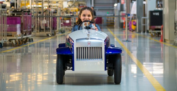 Компания Rolls-Royce официально презентовала детский электрокар SRH