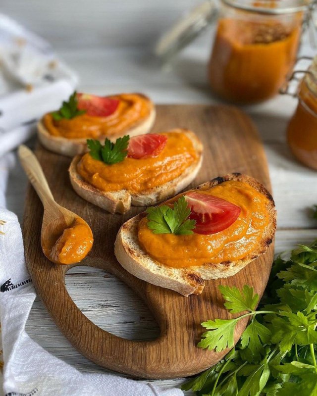 Вкусные бутерброды с домашней кабачковой икрой | Фото: Instagram @nataliesdelicious