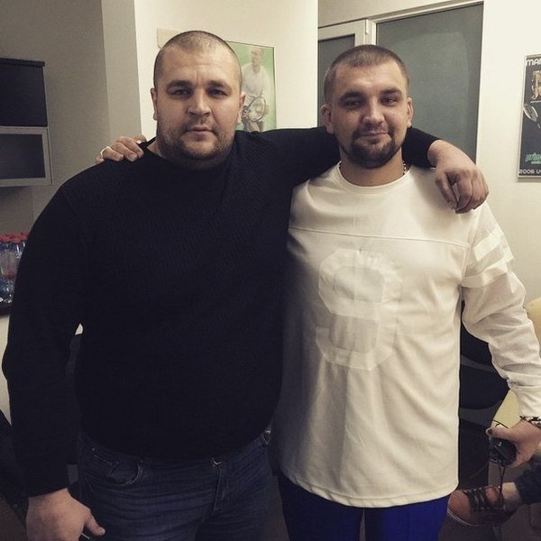 Михаил и Василий Вакуленко. Фото из Pikabu.ru - @nightman1987