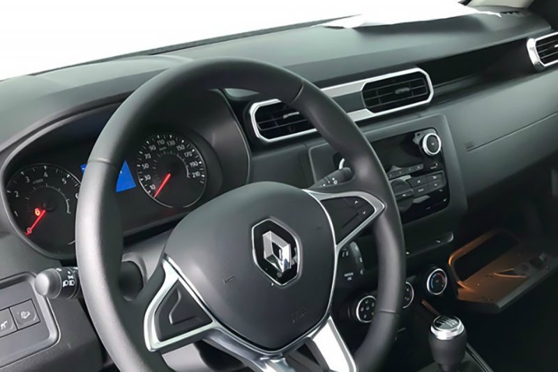 «Становится похожим на автомобиль», — пишут в Сети. Новый салон Renault Duster II, фото: rg.ru