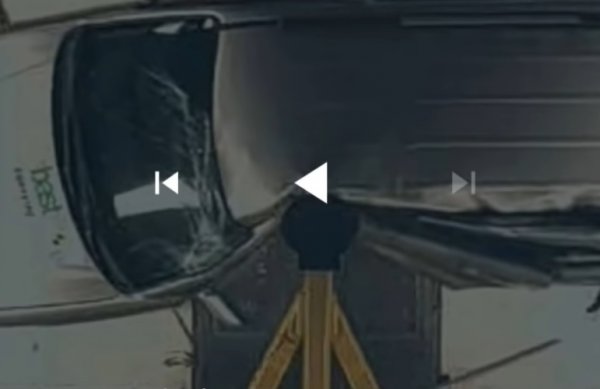 Hyundai Tucson на боковом краш-тесте с 29 км/ч — «фаталити». Скриншот: Youtube-канал Kviring Drive